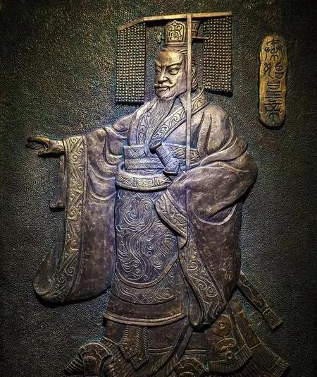 秦始皇时期用的什么武器?(秦始皇的武器)