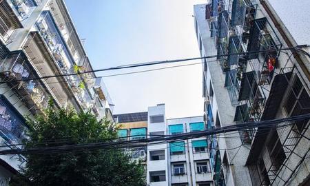 老小区顶楼为什么便宜(为什么一楼和顶楼的房子便宜)