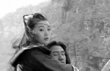 阿紫为什么抱着萧峰跳崖(天龙八部乔峰救阿紫)