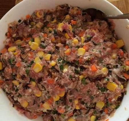 玉米馅儿的饺子的做法(猪肉玉米饺子的做法)