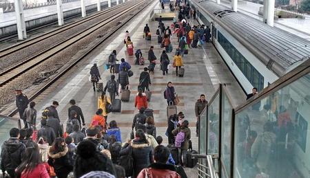 在火车上遇见了一见钟情的人(火车上的相遇)