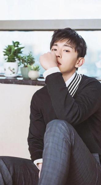 金晨跟邓伦什么时候开始的(邓伦和金晨谁先提分手的)