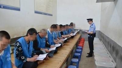 服刑犯人在监狱干什么