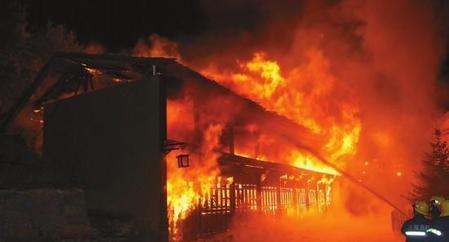 家里火灾逃生示意图简单的线路图(楼道逃生疏散示意图)