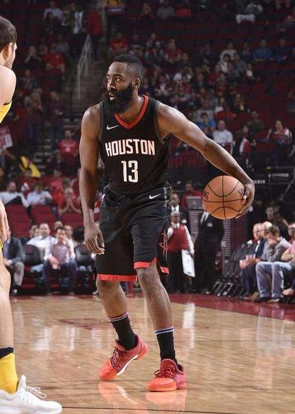 哈登是超巨吗(哈登算得上超巨吗)