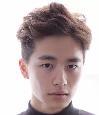 男生方脸适合什么发型短发(男士方脸适合什么发型 短发)