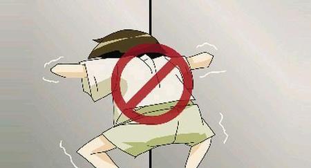 被电梯困住怎么自救(被困电梯如何自救方法)