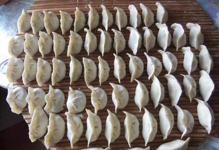 馄饨和抄手的区别(抄手是馄饨还是水饺啊?)