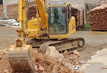 开挖机工资高不高(请挖机干活价格是多少)