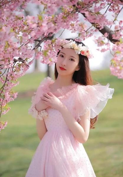 写两句含有花名的诗句