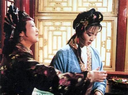 红楼梦丫鬟小红(平儿是丫鬟还是小妾)