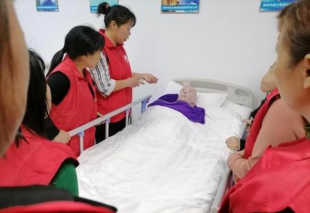 现在的老人不顾及子女(自私的老人折磨子女)