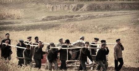 农村抬棺材16人(64人抬棺材)