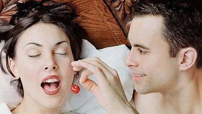 如果爱一个人,有时候哪怕感觉到对方在说谎(明明知道对方在说谎,还要选择相信)