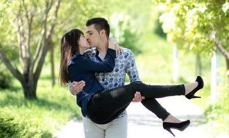 婚后对别的男人动心正常吗