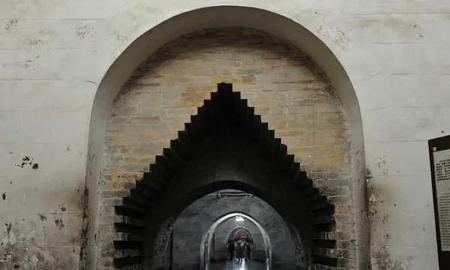 修陵墓工匠必死(困死是什么意思)