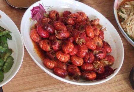 唯有爱与美食不可辜负是谁说的(唯有美食与爱不可辜负)