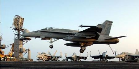 航母能发射导弹吗(斜角飞行甲板)