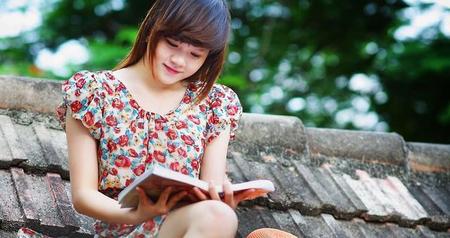 喜欢看哪一类的书(我国第一部史书兼散文集是)