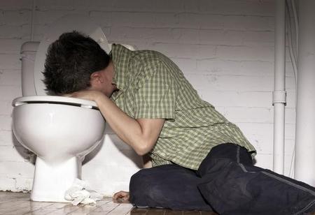 酒鬼跟赌鬼哪个更可恨(十赌九输是什么原因)