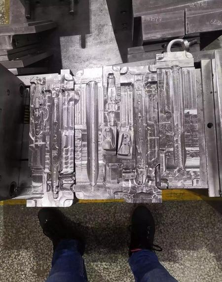 是模具还是模具