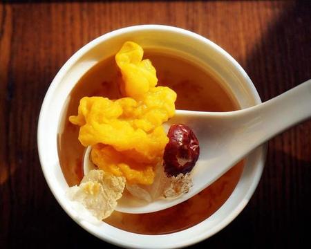 银耳怎么吃最好(怎样把银耳熬成胶状)