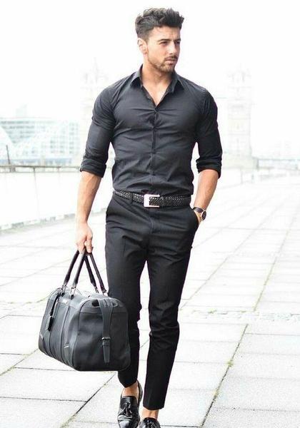 白衬衫黑裤子配什么鞋(白色西裤配什么颜色鞋子)