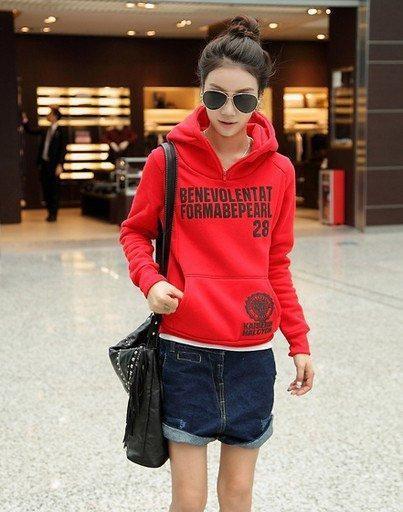 卫衣怎么搭配才好看(百搭亮点女装)