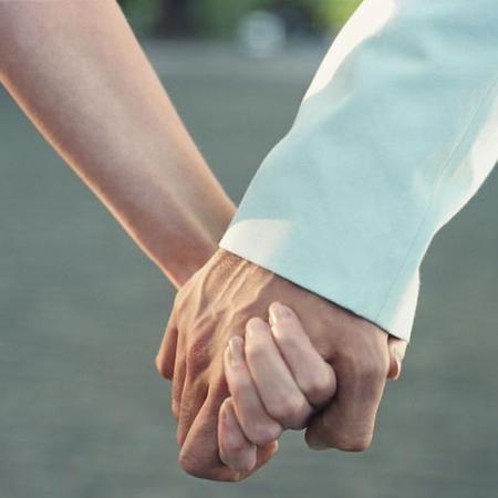 怎么看男生是否真心喜欢你(怎么鉴别男生是不是真心喜欢)