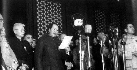 渺小和伟大(渺小却伟大作文800字)