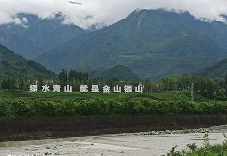 城市套路深我要回农村什么意思(都说城市套路深我要回农村下一句)