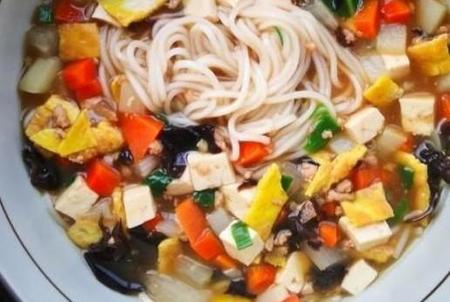 煮面条怎么样算熟了(面条一般煮几分钟就熟了)