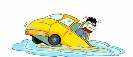 机动车落水后要迅速关闭车窗吗(机动车落水后要迅速关闭车窗阻挡车内进水短暂闭绝空气)