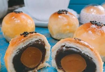 蛋黄酥里面的蛋黄是什么蛋黄(蛋黄酥里的蛋黄要怎么处理才会糯)