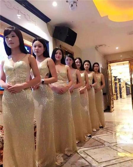 女人在酒吧上班主要是干嘛(酒吧夜场女孩主要干嘛)