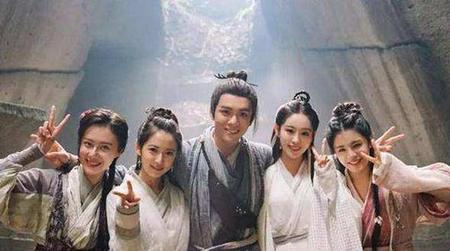 张无忌选择赵敏是对的,周芷若放不下师命(金庸先生介绍)