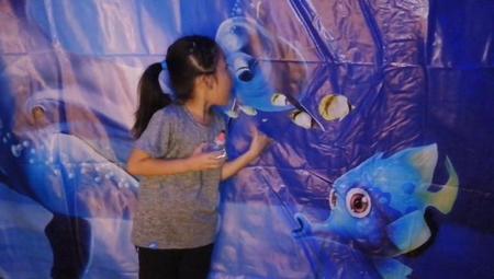 为什么有的女生喜欢拍女性朋友的丑照(朋友圈不发照片的女生丑吗)