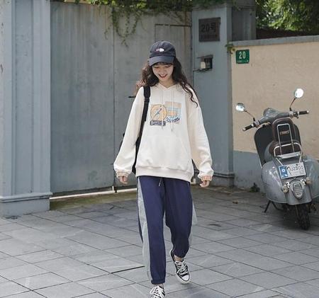 运动裤上身搭配什么衣服好看(运动裤配什么上衣好看秋冬)