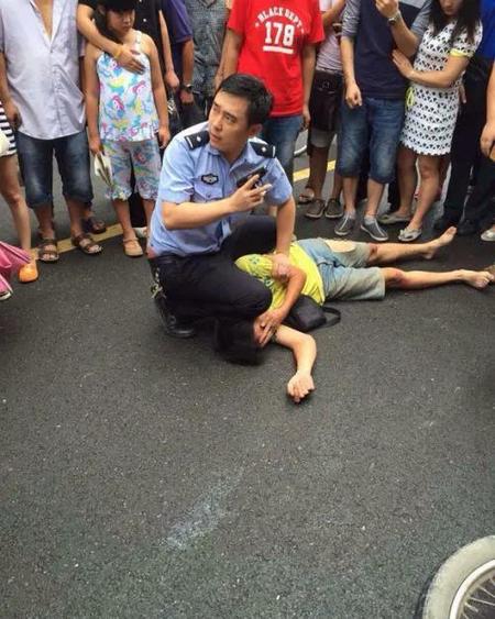 我在追小偷的时候小偷自己摔死了(小偷摔死为什么主人赔偿)