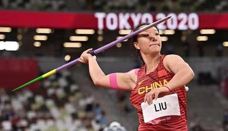 女子标枪运动员