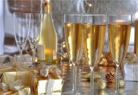 香槟属于白葡萄酒吗(酿制香槟酒的葡萄品种)