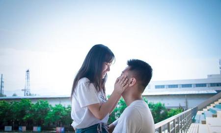 男生第一次没了女生会介意吗(男生该不该在意女生是不是第一次)