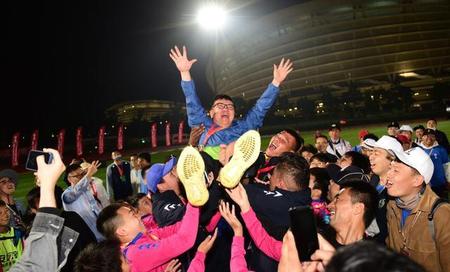 董路踢过职业足球么(足球解说员黄健翔导航)