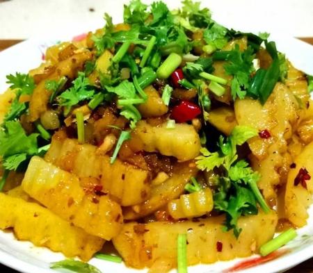 摆地摊炸土豆怎么做(摆个炸洋芋地摊需要什么)