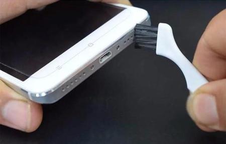 手机话筒堵了怎么清灰尘(怎么清理麦克风听筒的灰尘手机?)