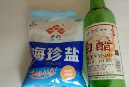 白色衣服染上笔水怎么才能洗掉(怎么洗掉衣服上的墨水)