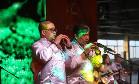 电吹管的颤音怎么演奏出来的(笛子颤音指法)