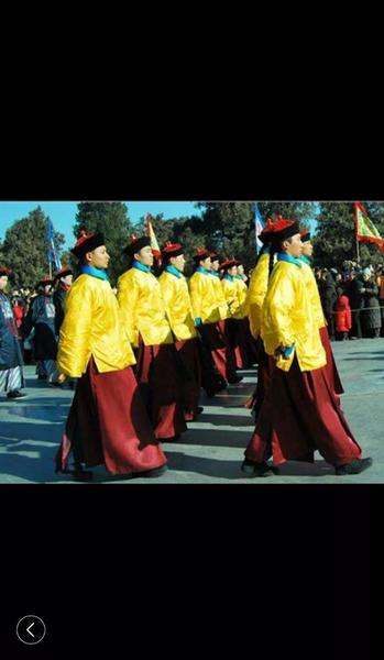 清朝侍卫佩刀(清朝侍卫刀为什么反着拿)