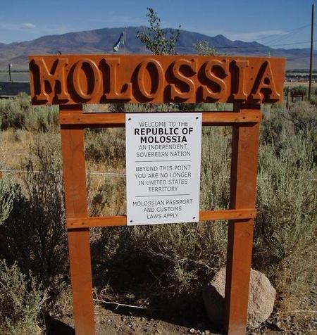 世界人口最小的国家是哪一个(全球最小的国家多少人口)