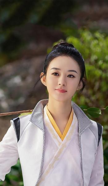 一个女人见到你就笑是什么意思